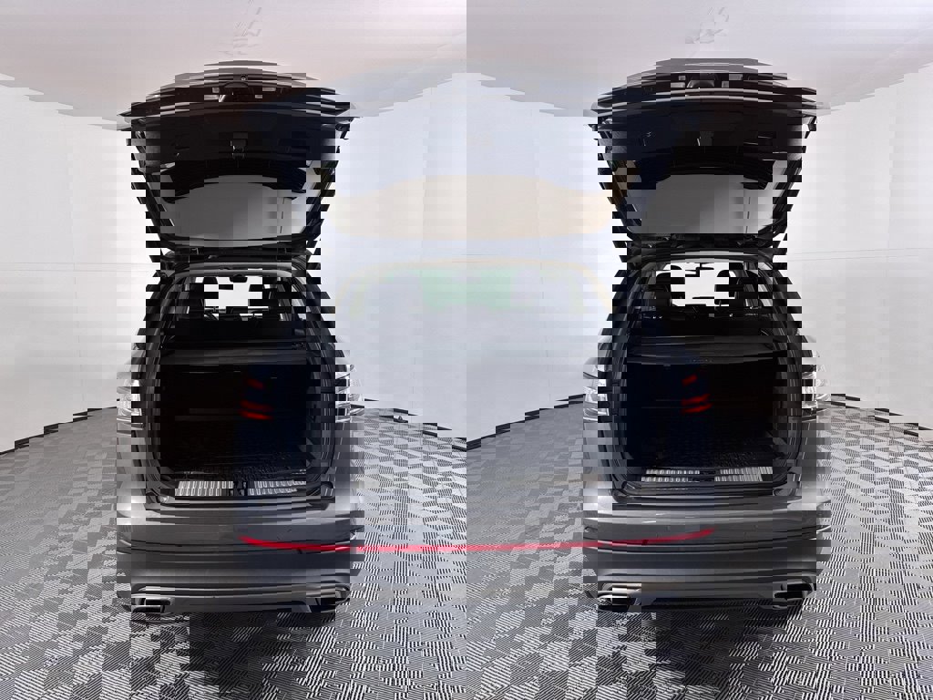 Used 2022 Lincoln Nautilus Reserve w/ Monochromatic Package image 12