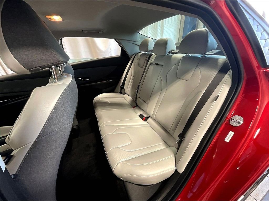Certified 2025 Hyundai Elantra Limited FWD image 15