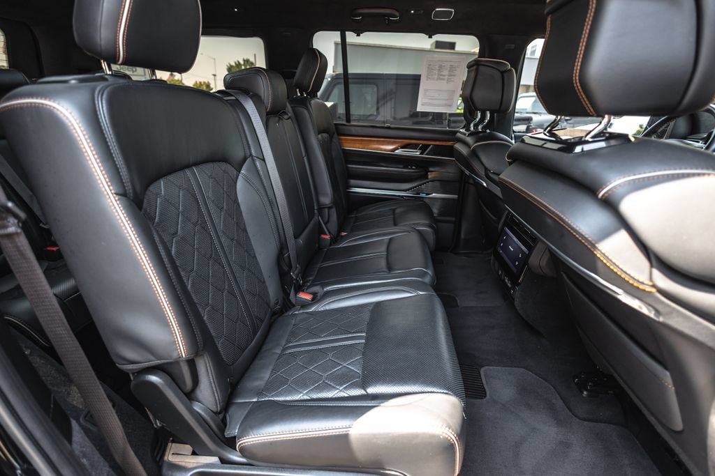 Used 2022 Jeep Grand Wagoneer Series III w/ Flexible Seating Group AWD/4WD image 27