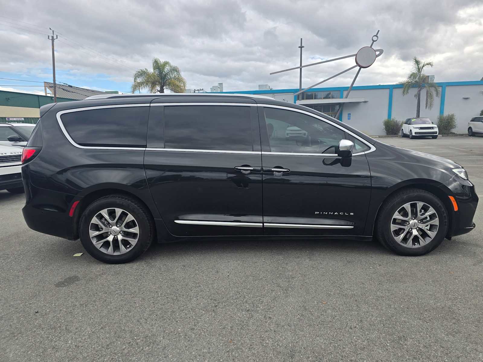 Used 2023 Chrysler Pacifica Pinnacle image 14