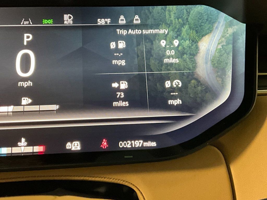 Used 2025 Land Rover Range Rover SV image 17