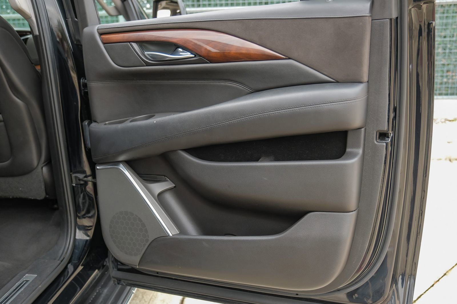 Used 2017 Cadillac Escalade ESV Luxury AWD/4WD image 49