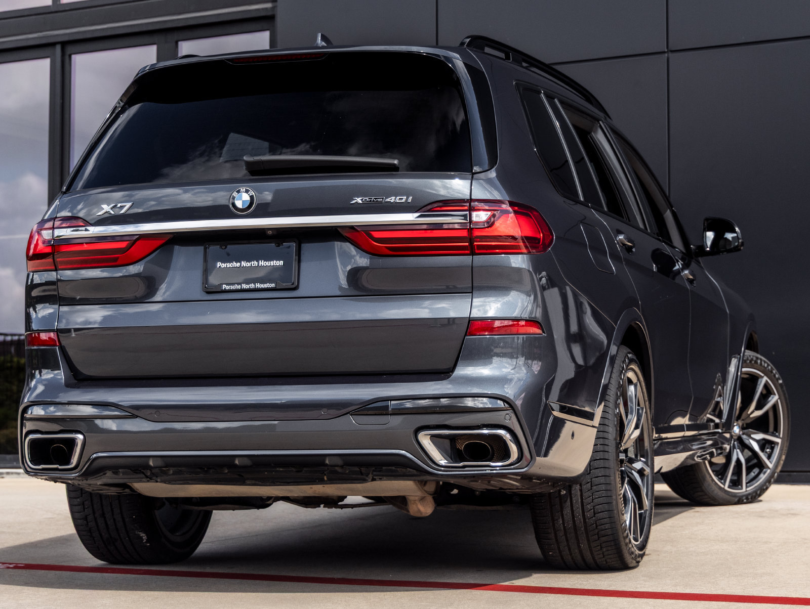 Used 2020 BMW X7 xDrive40i w/ M Sport Package AWD/4WD image 8