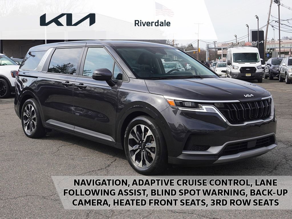 Used 2024 Kia Carnival EX image 1