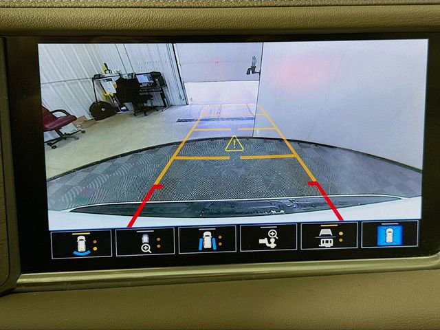 Used 2021 GMC Yukon Denali w/ Denali Premium Package image 13