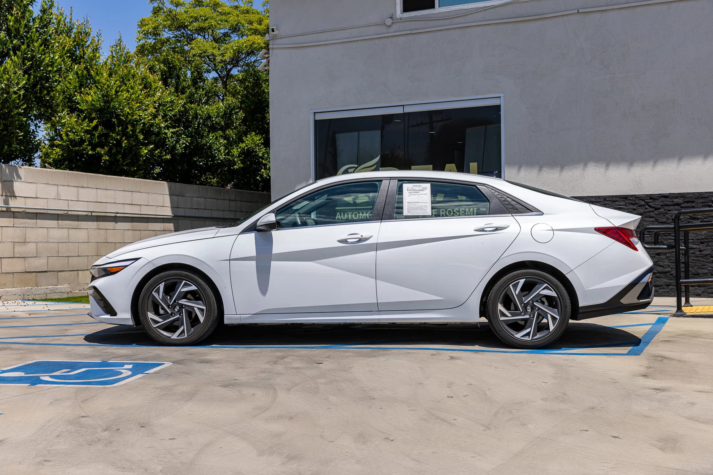 Used 2025 Hyundai Elantra SEL FWD image 11