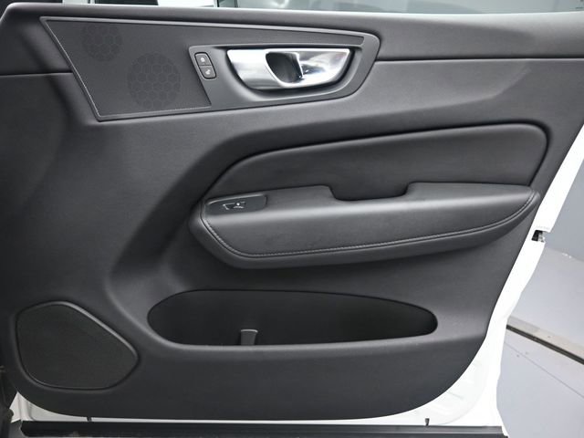 Used 2024 Volvo XC60 B5 Core image 31