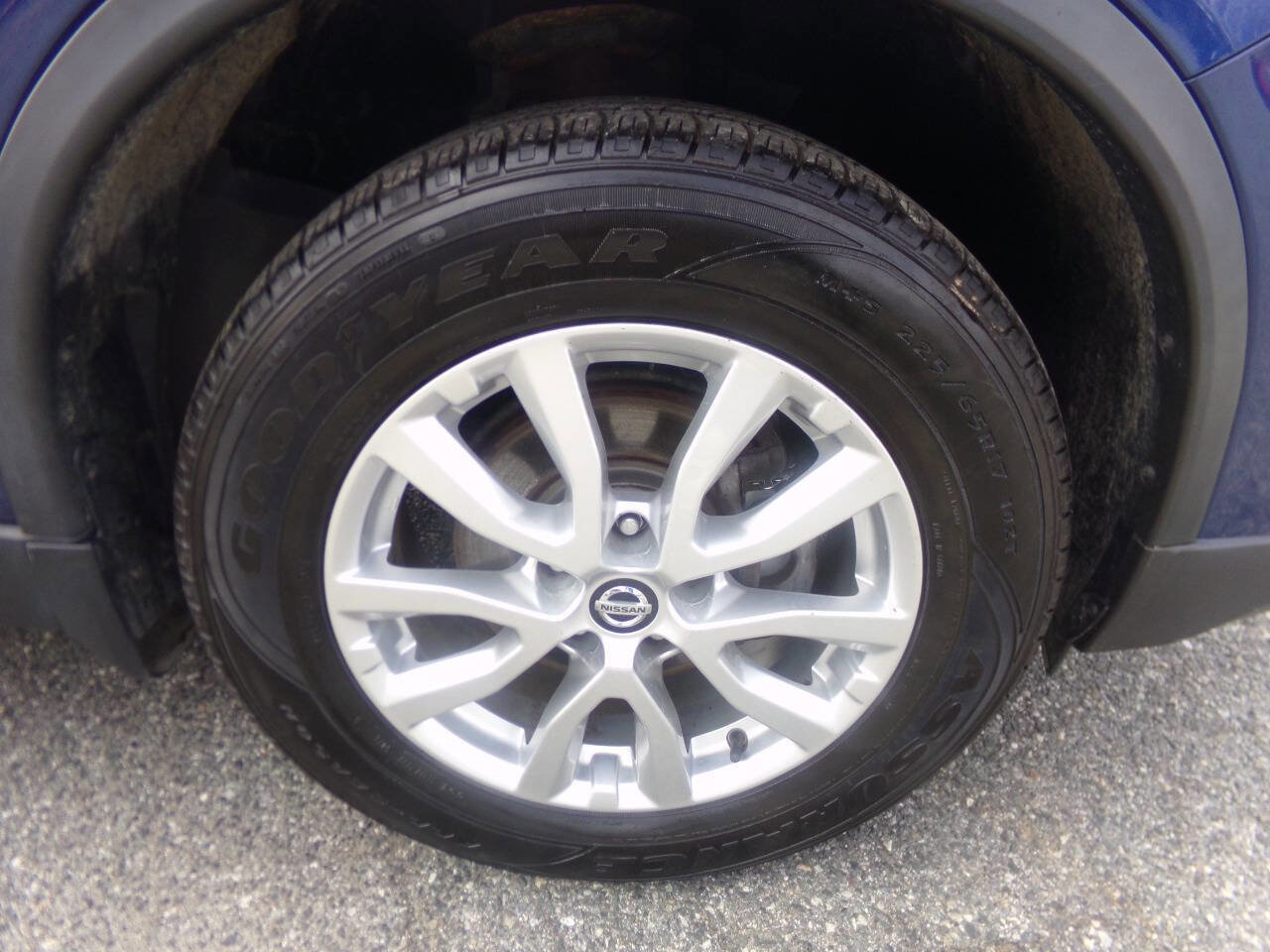 Used 2018 Nissan Rogue SV w/ Premium Package AWD/4WD image 17