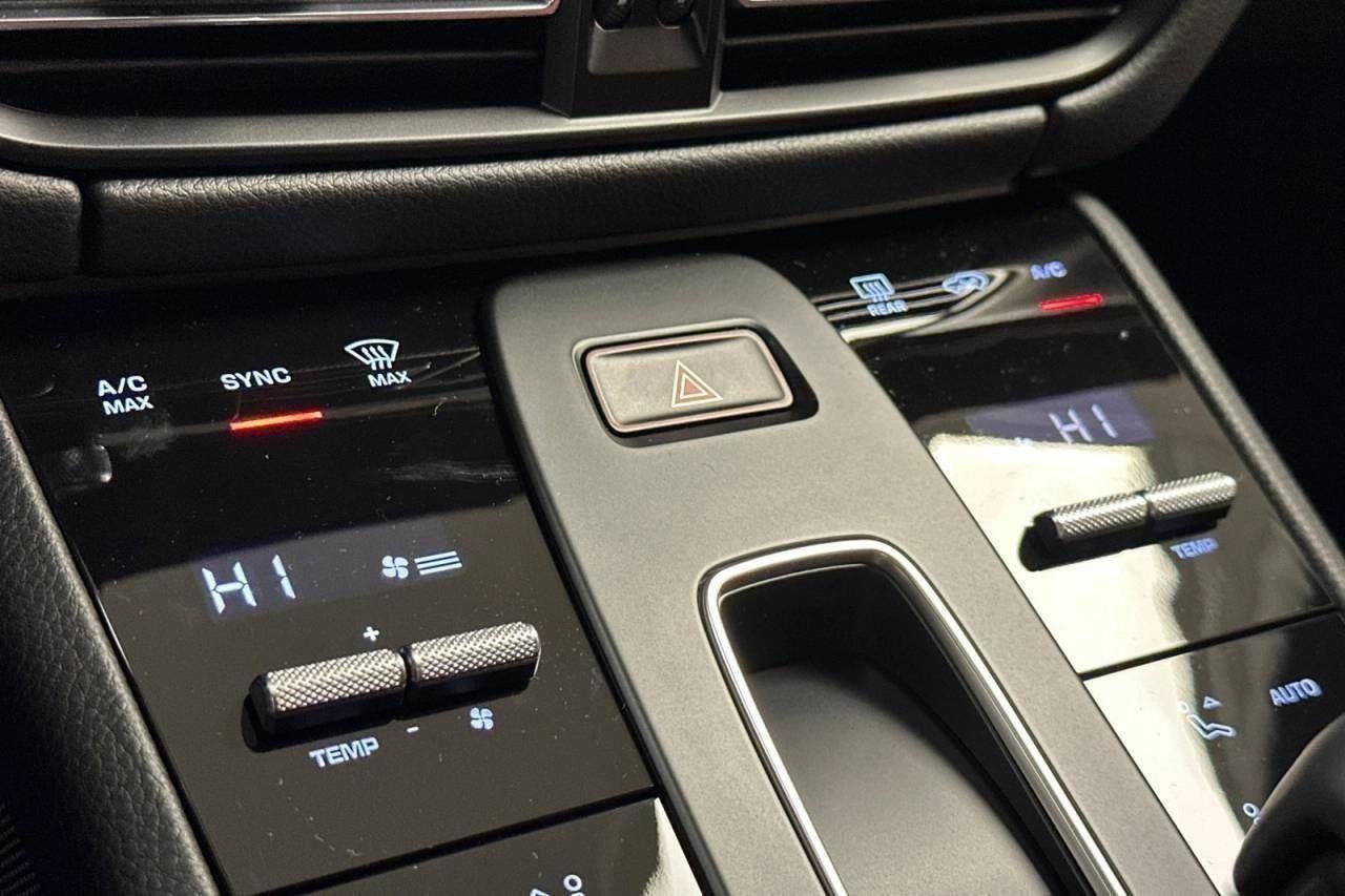 Certified 2025 Porsche Macan image 91