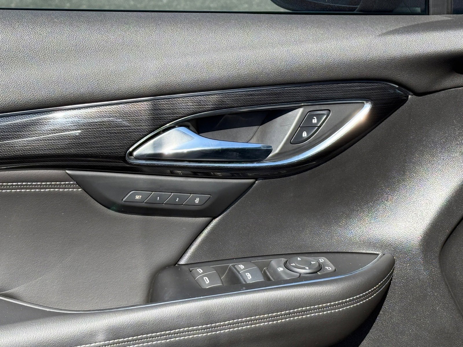 Used 2023 Buick Envision Essence image 18