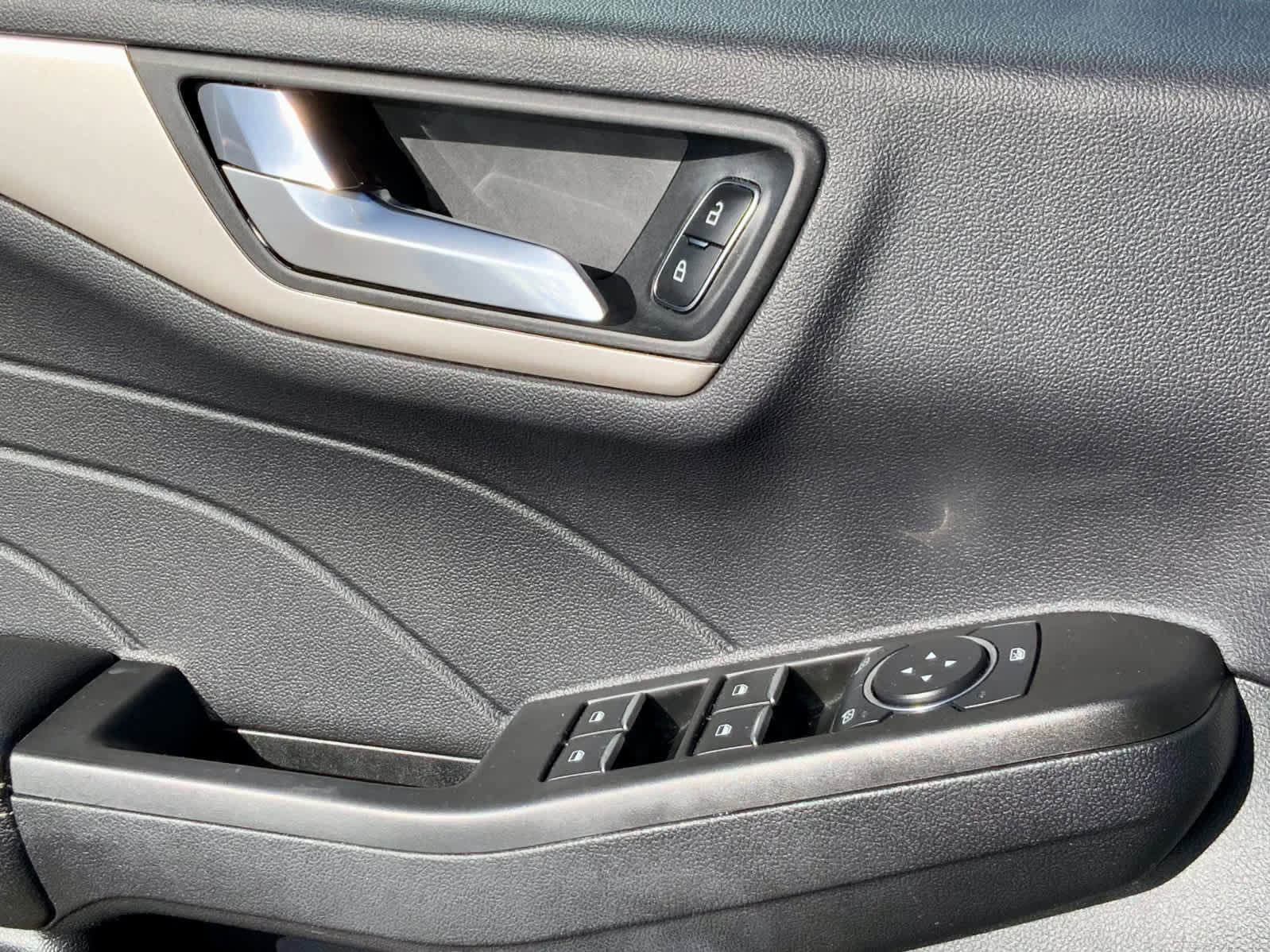 Used 2021 Ford Escape SE image 48