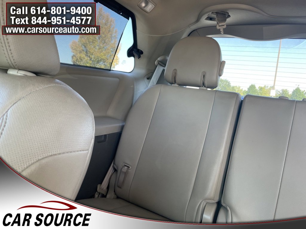 Used 2014 Toyota Sienna L image 15