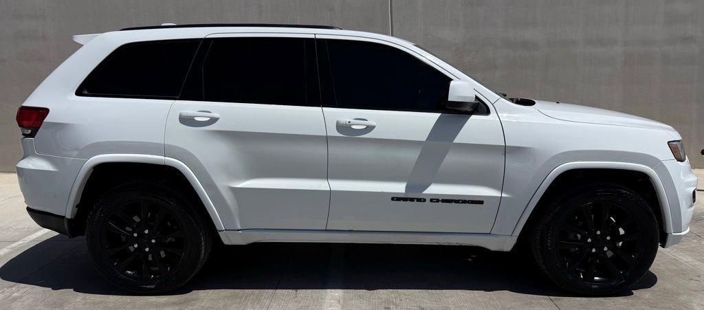 Used 2018 Jeep Grand Cherokee Altitude AWD/4WD image 4