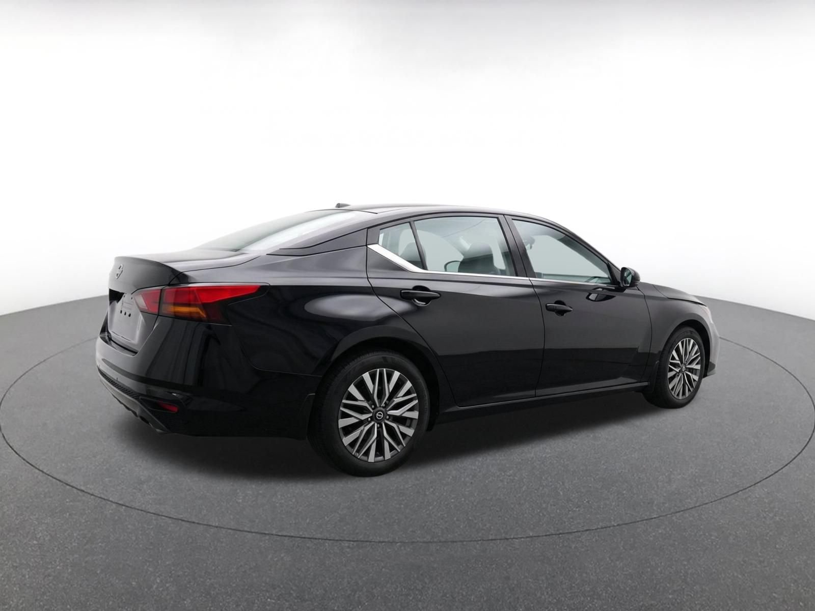 Used 2026 Nissan Altima 2.5 SV FWD image 8