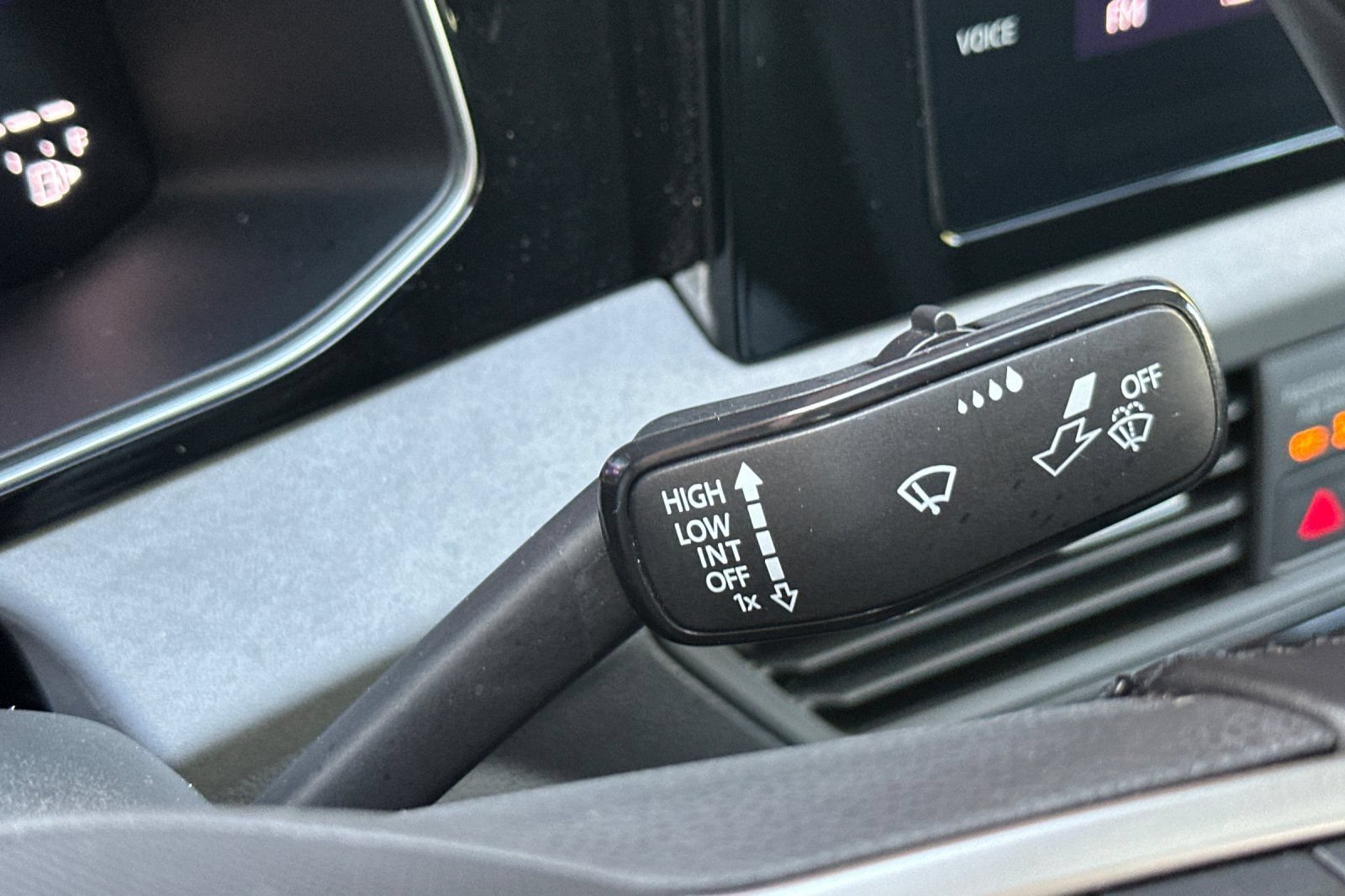 Used 2025 Volkswagen Jetta SE FWD image 32