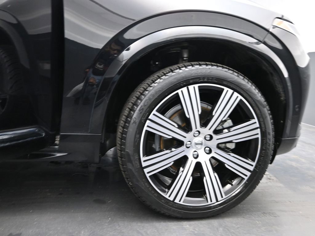 Used 2023 Volvo XC90 B6 Ultimate w/ Lounge Package image 17