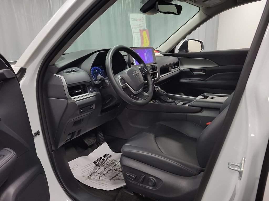 Used 2026 Toyota Grand Highlander AWD image 12