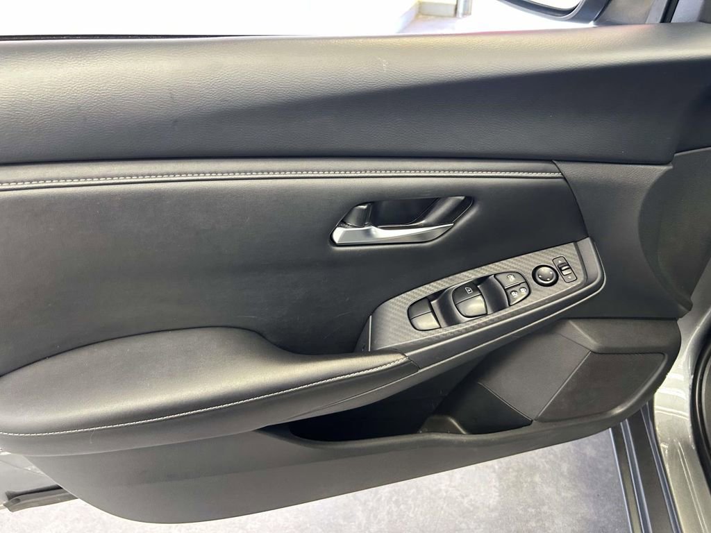 Used 2024 Nissan Sentra SV FWD image 16