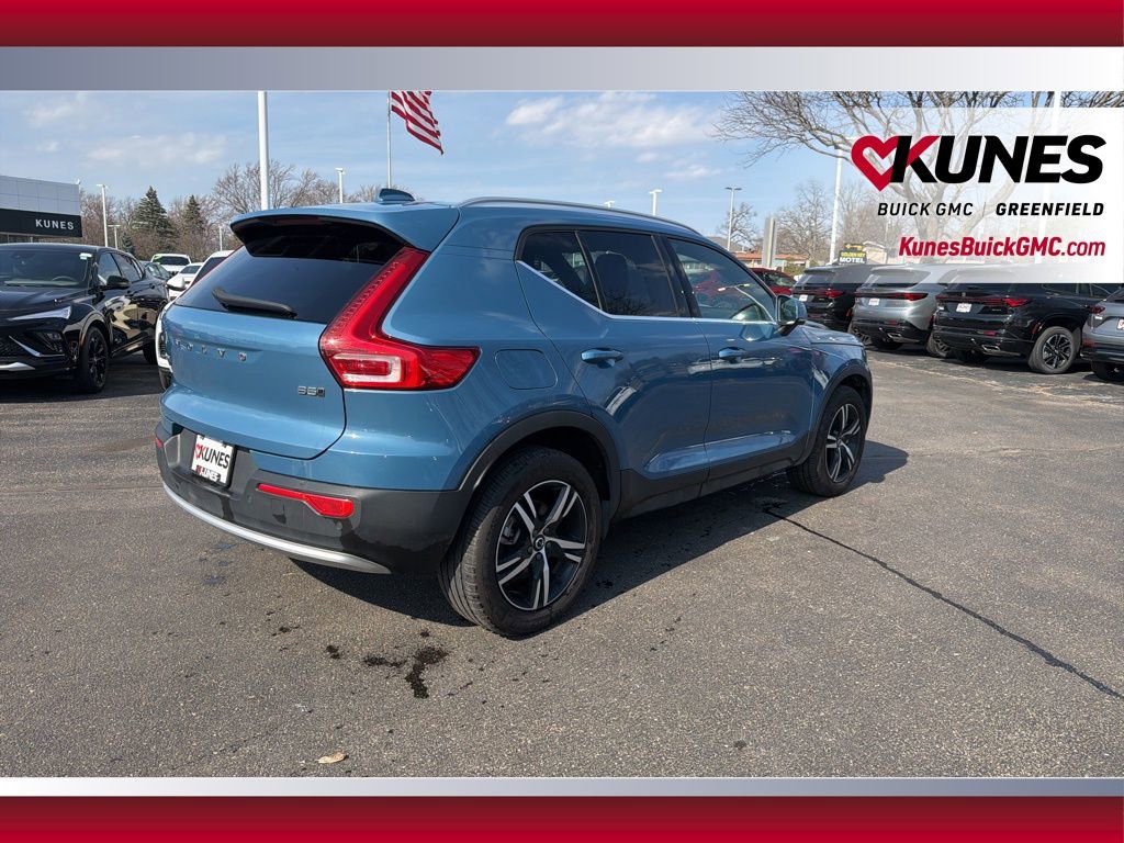 Used 2024 Volvo XC40 B5 Core AWD/4WD image 4