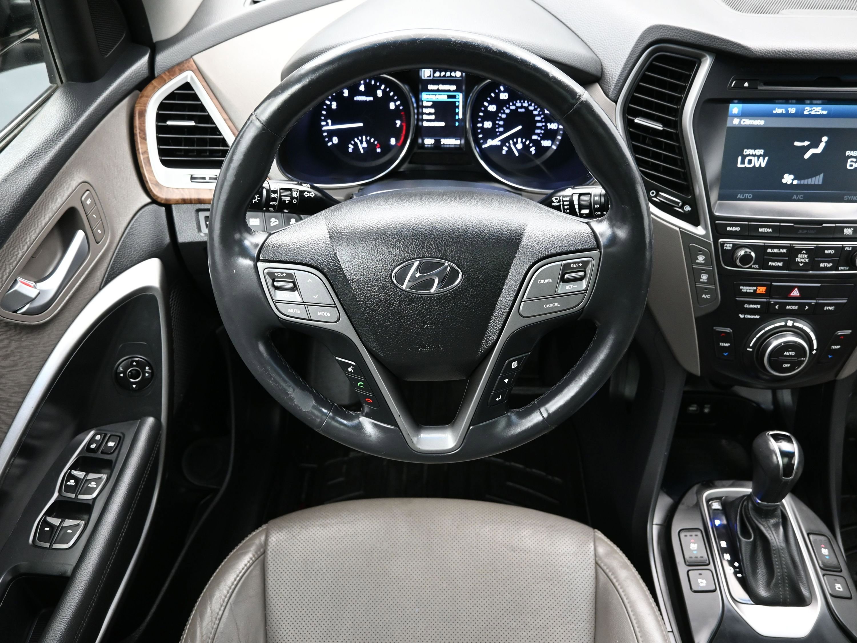 Used 2017 Hyundai Santa Fe Limited image 26