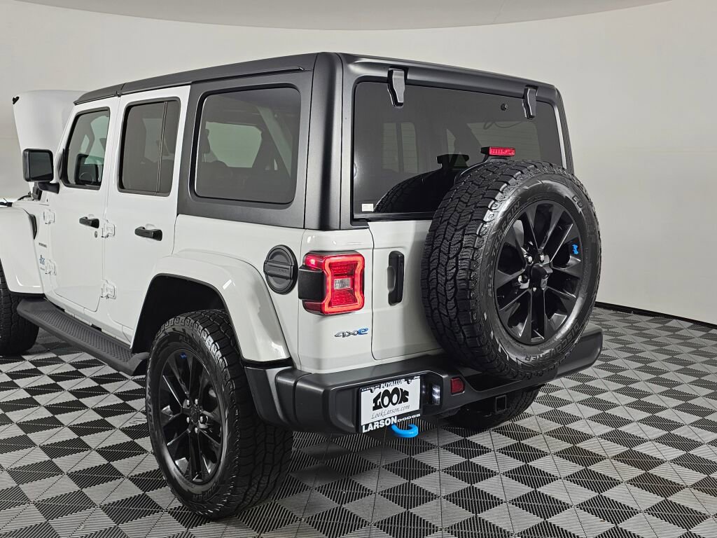 Used 2023 Jeep Wrangler Unlimited Sahara w/ Cold Weather Group AWD/4WD image 13