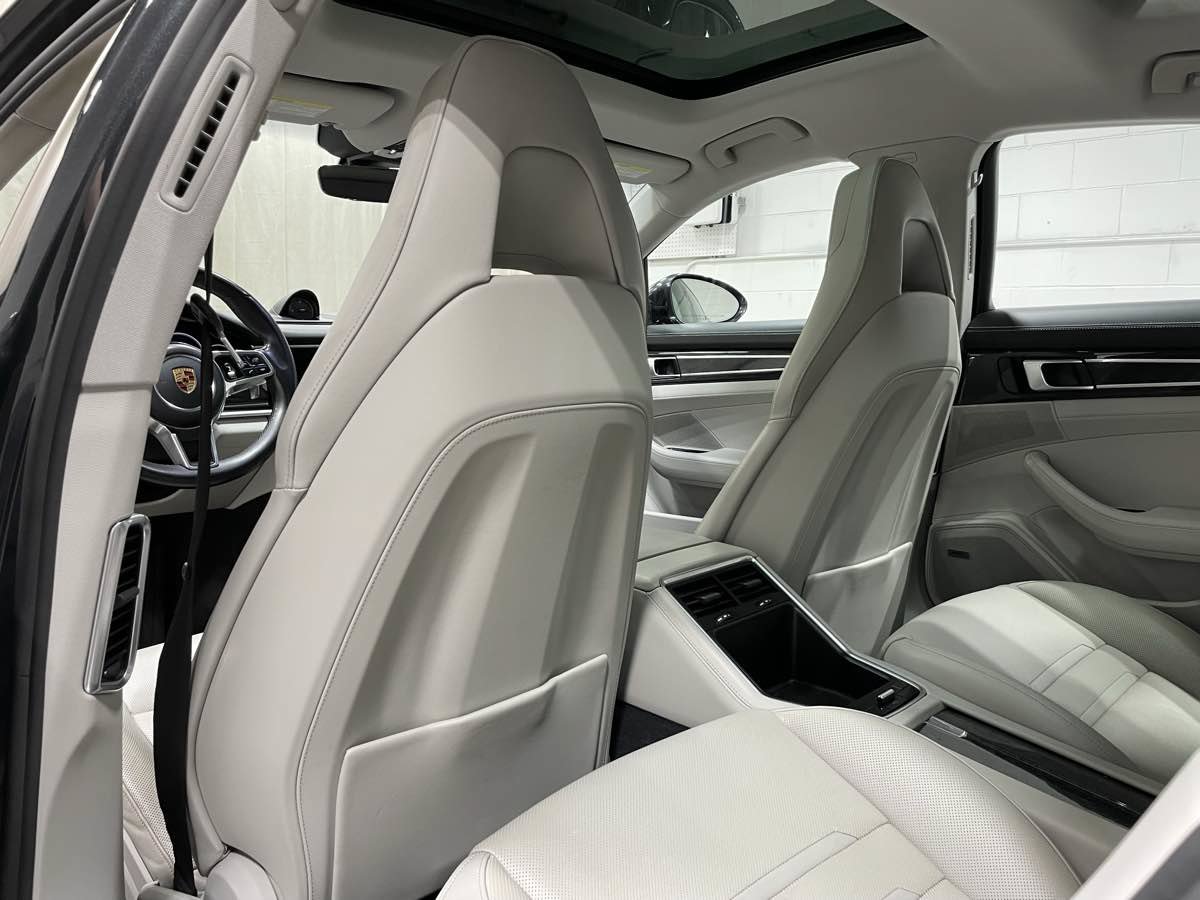 Used 2018 Porsche Panamera 4 w/ Premium Package AWD/4WD image 15