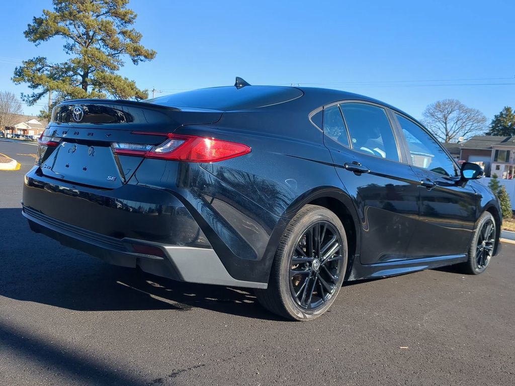 Used 2025 Toyota Camry SE image 4