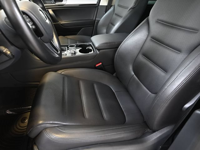 Used 2017 Volkswagen Touareg Sport AWD/4WD image 8