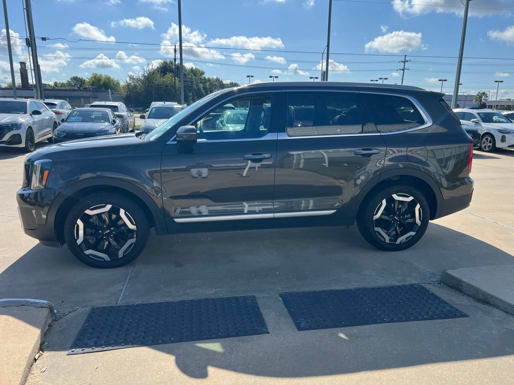 Used 2025 Kia Telluride S AWD/4WD image 2