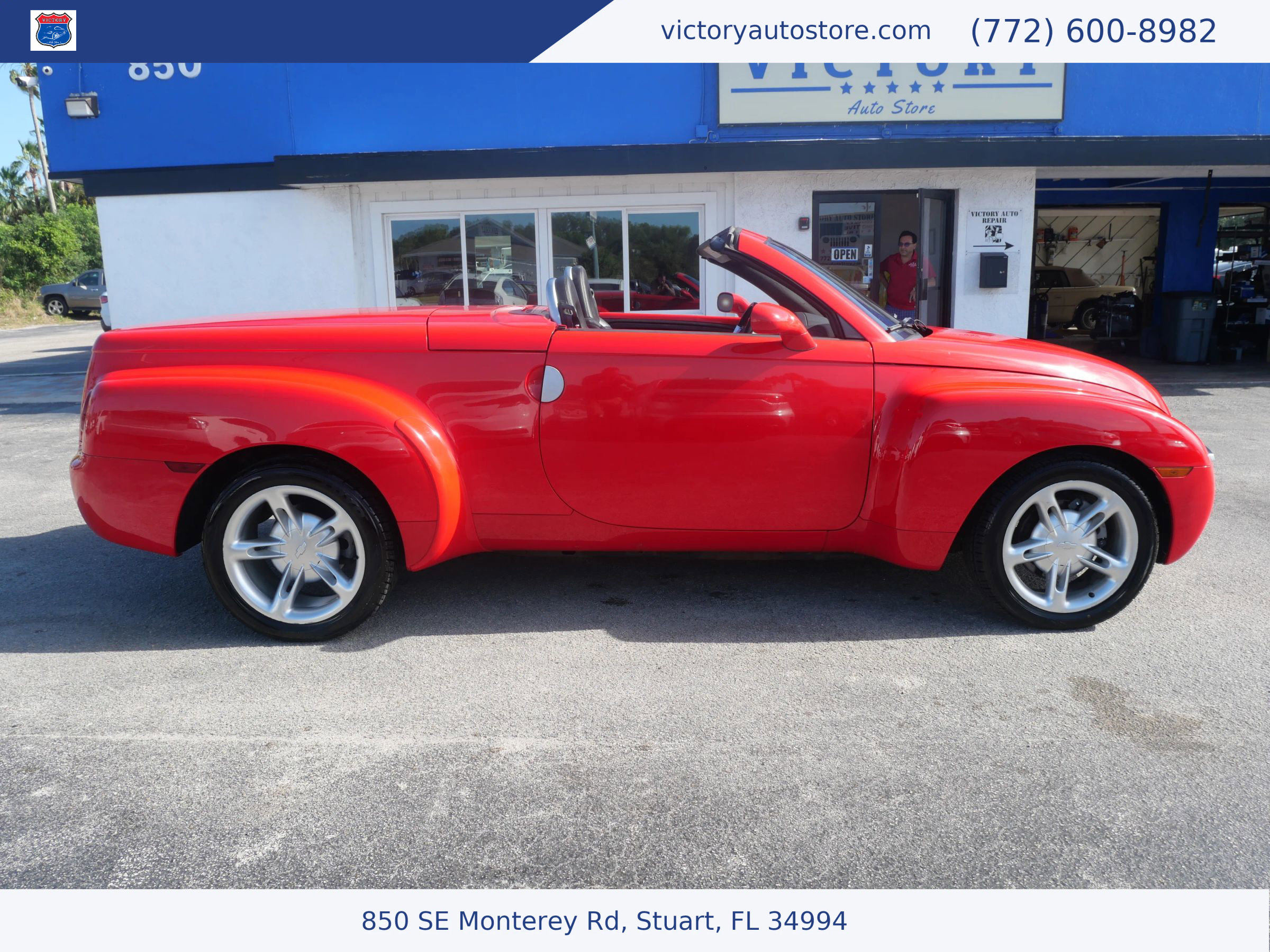 Used 2003 Chevrolet SSR w/ Preferred Equipment Group image 13