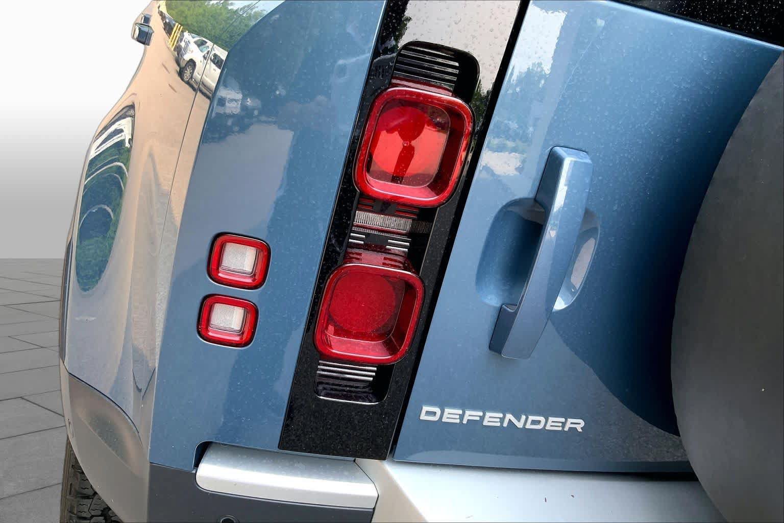 Used 2025 Land Rover Defender 110 S AWD/4WD image 26
