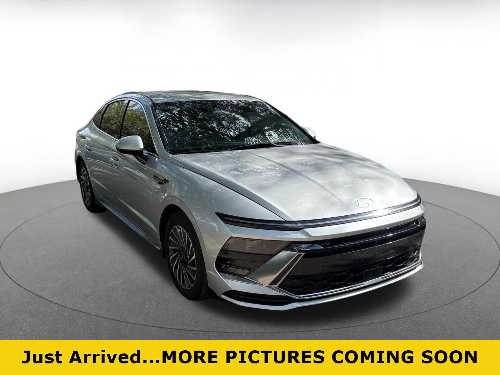 Used 2025 Hyundai Sonata SEL FWD image 1
