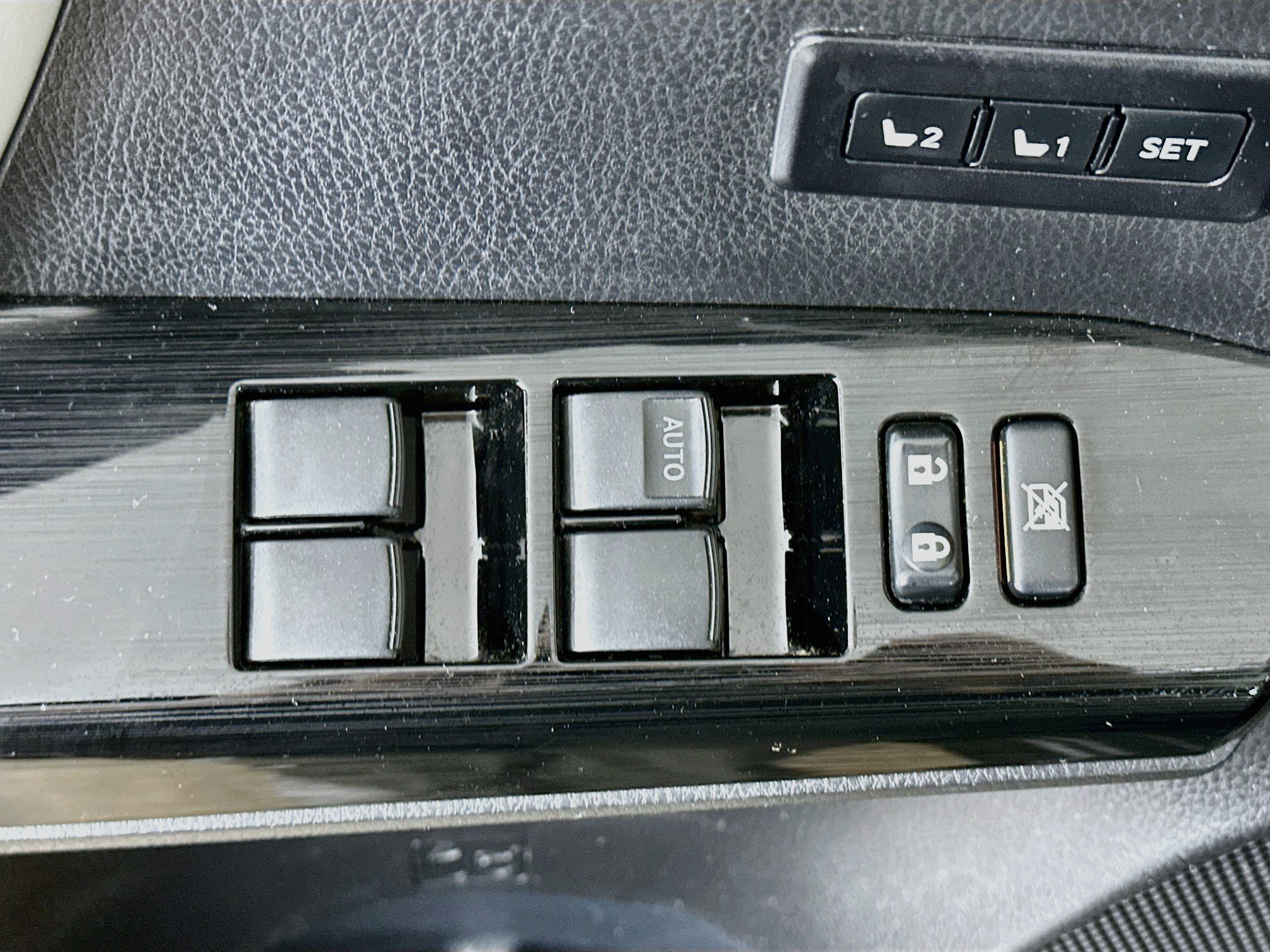 Used 2018 Toyota RAV4 Limited w/ Protection Package AWD/4WD image 15