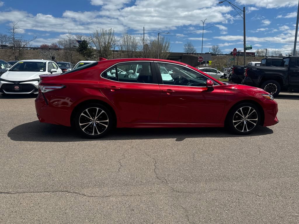 Used 2020 Toyota Camry SE w/ Moonroof Package AWD/4WD image 8