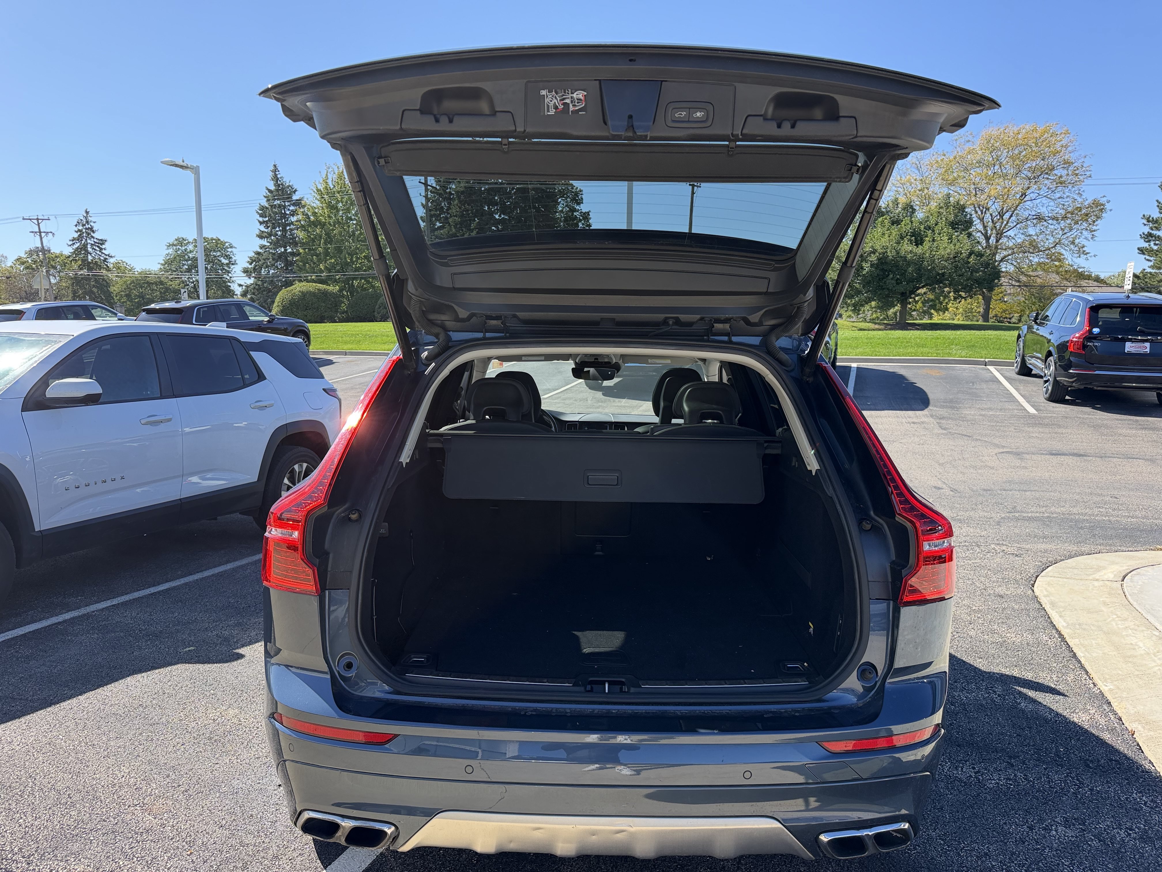 Used 2018 Volvo XC60 T6 Momentum w/ Convenience Package AWD/4WD image 11
