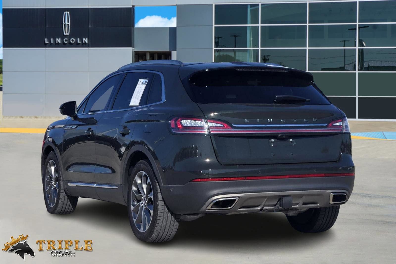 Used 2023 Lincoln Nautilus Reserve w/ Equipment Group 201A image 5