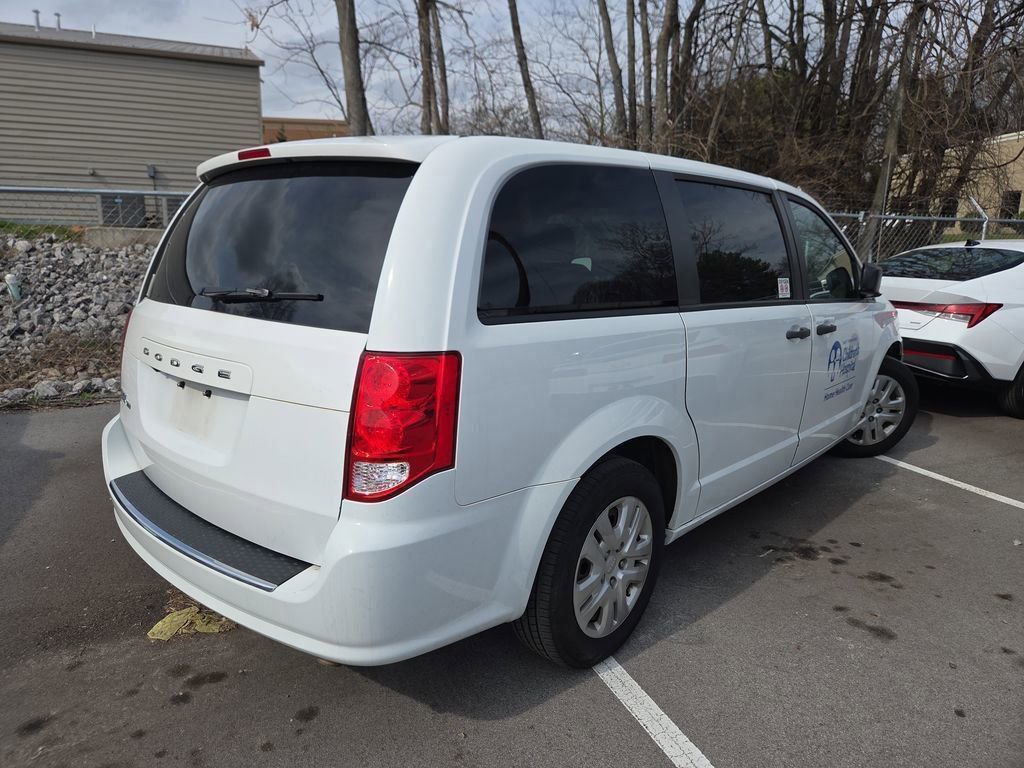 Used 2019 Dodge Grand Caravan SE w/ UConnect Hands-Free Group image 3