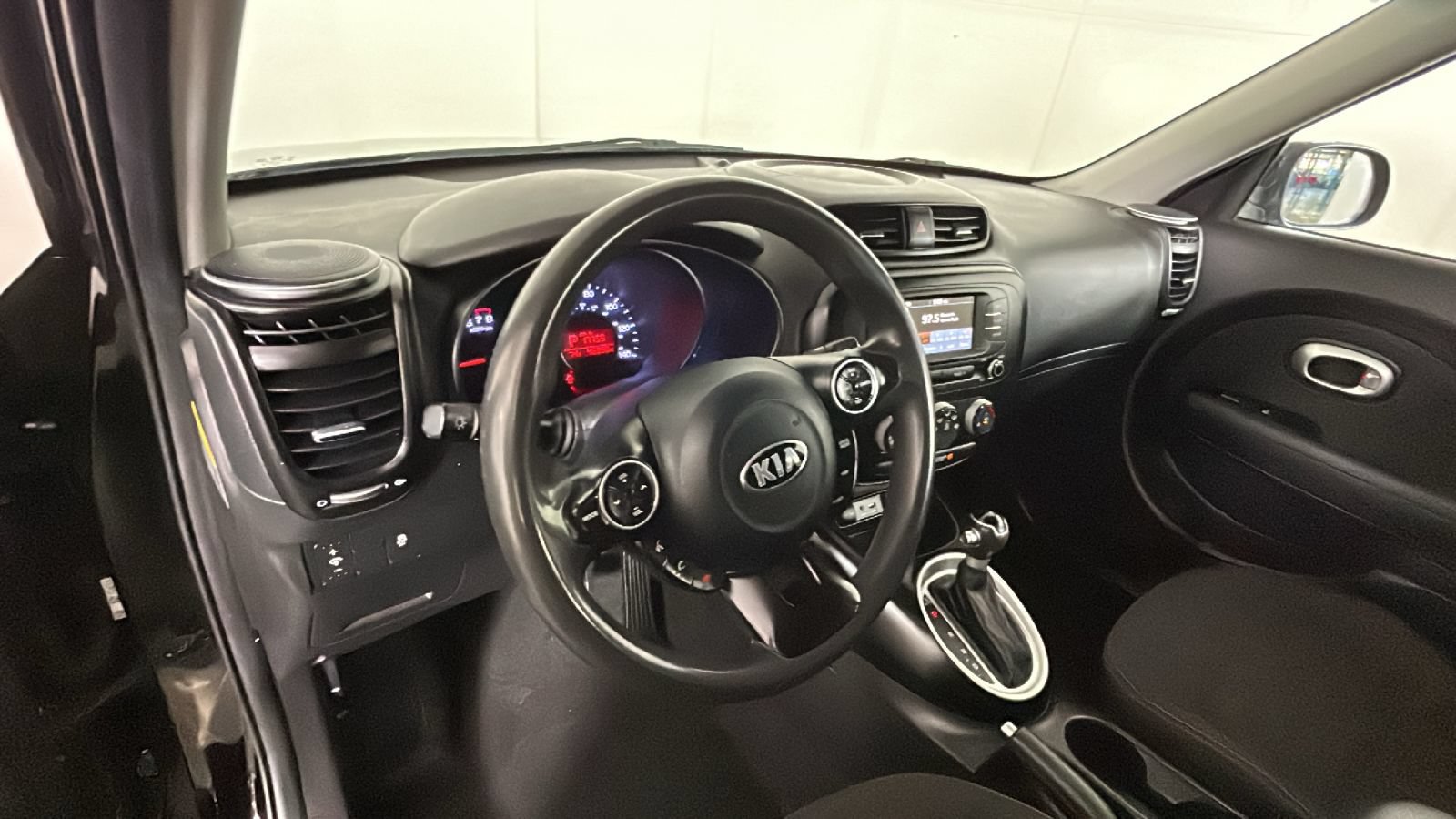 Used 2019 Kia Soul FWD image 17
