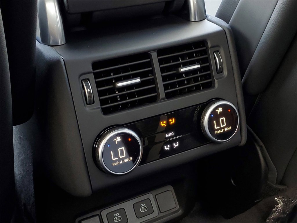 New 2025 Land Rover Discovery Dynamic SE image 33