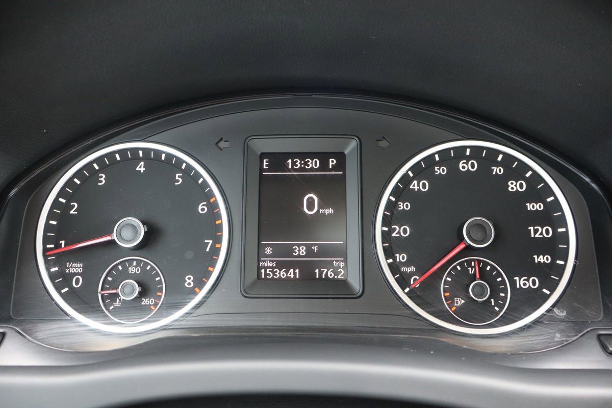 Used 2011 Volkswagen Tiguan SEL AWD/4WD image 34