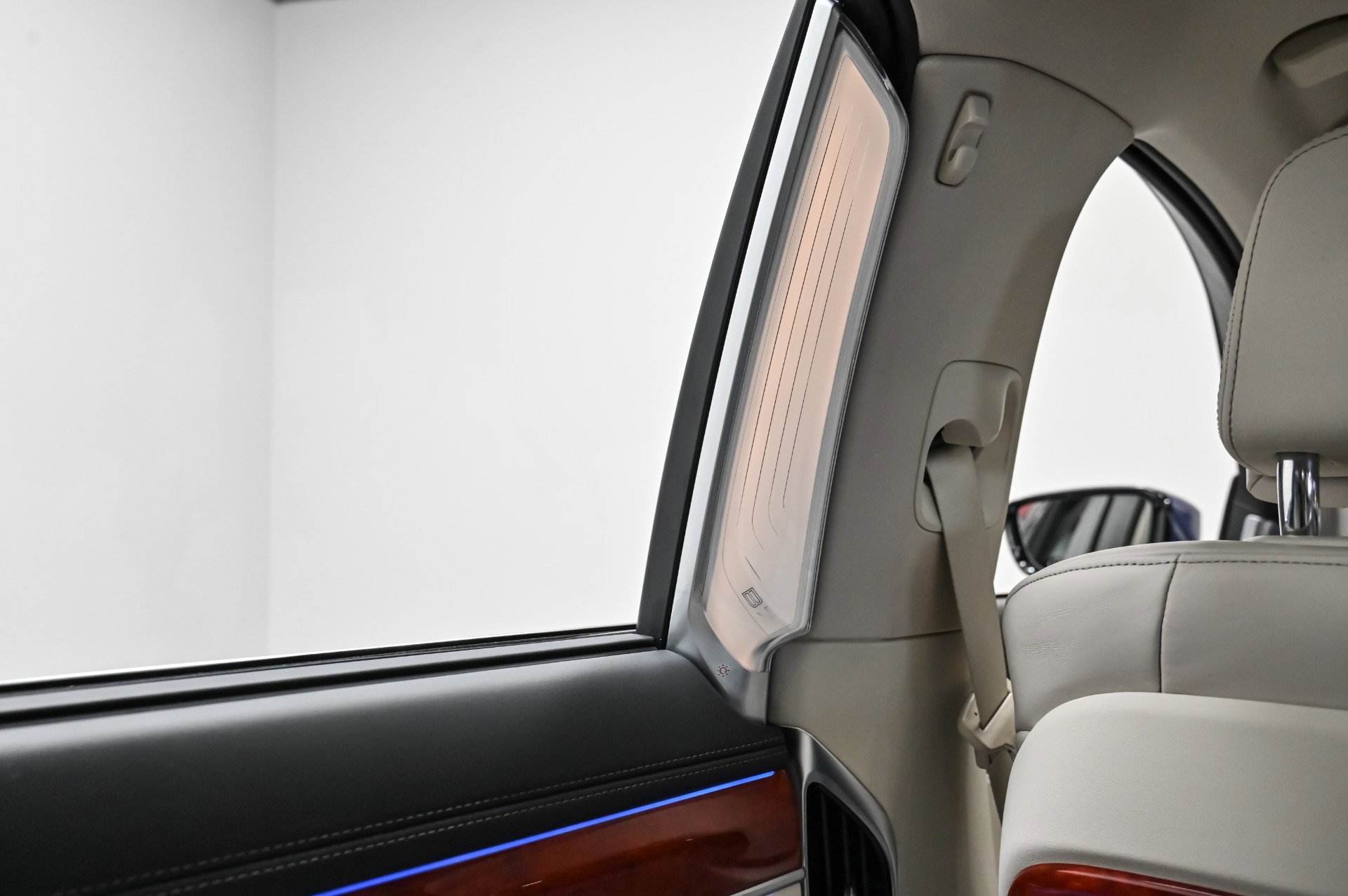 Used 2022 BMW ALPINA B7 xDrive w/ Luxury Rear Seating Package image 43