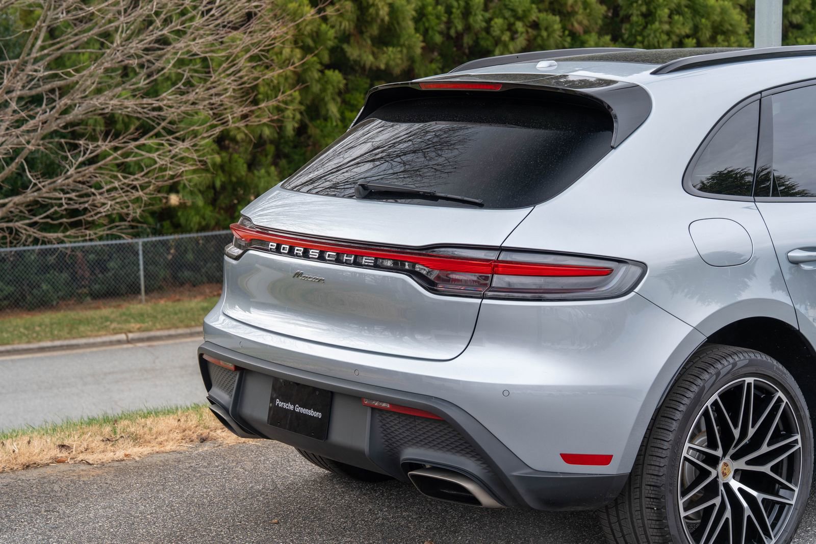 Certified 2025 Porsche Macan image 13