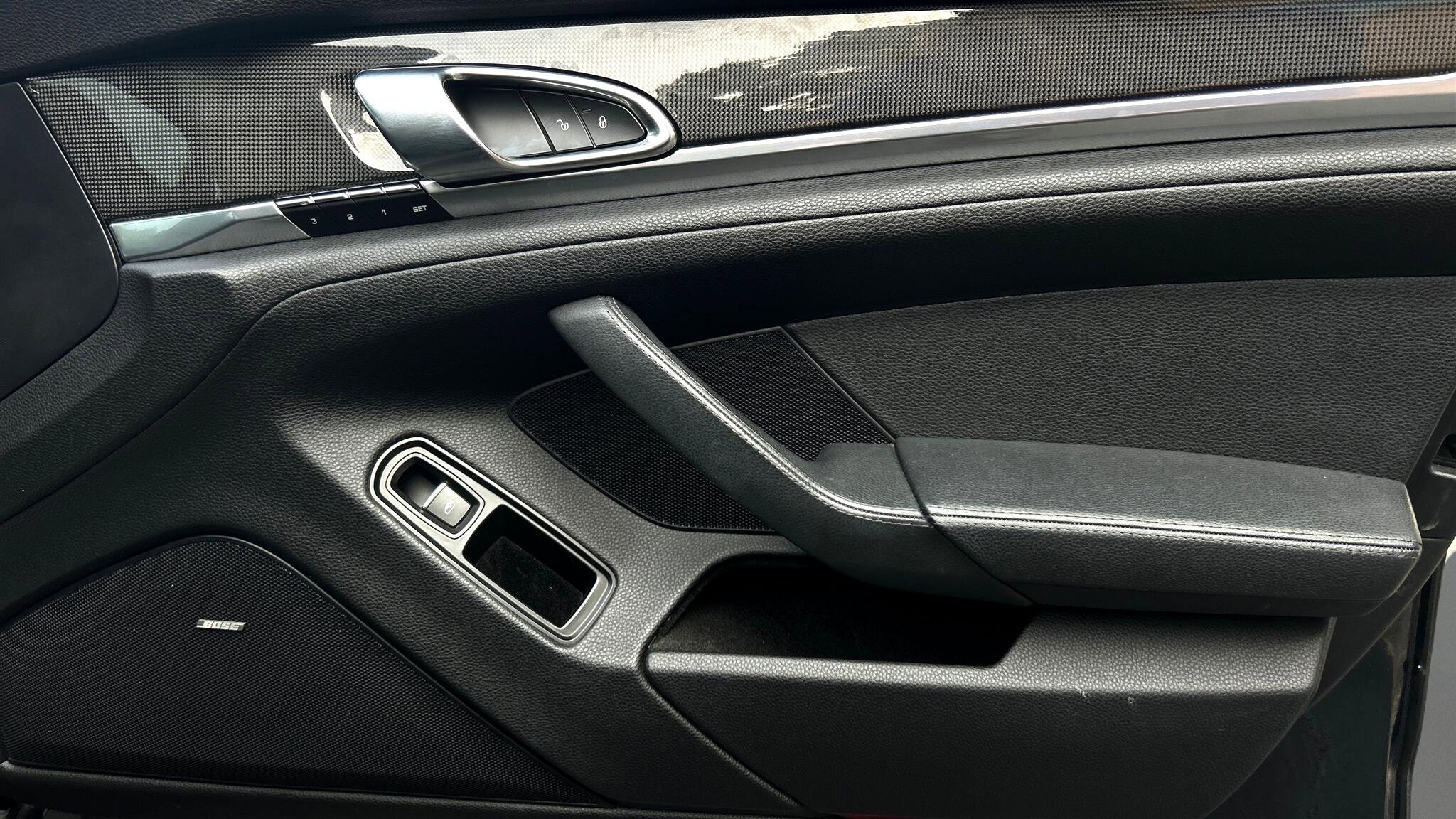 Used 2015 Porsche Panamera 4S image 25