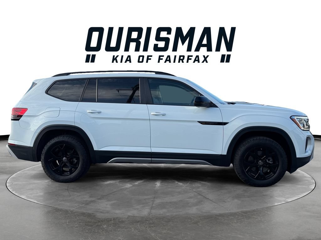 Used 2025 Volkswagen Atlas Peak Edition SE AWD/4WD image 6