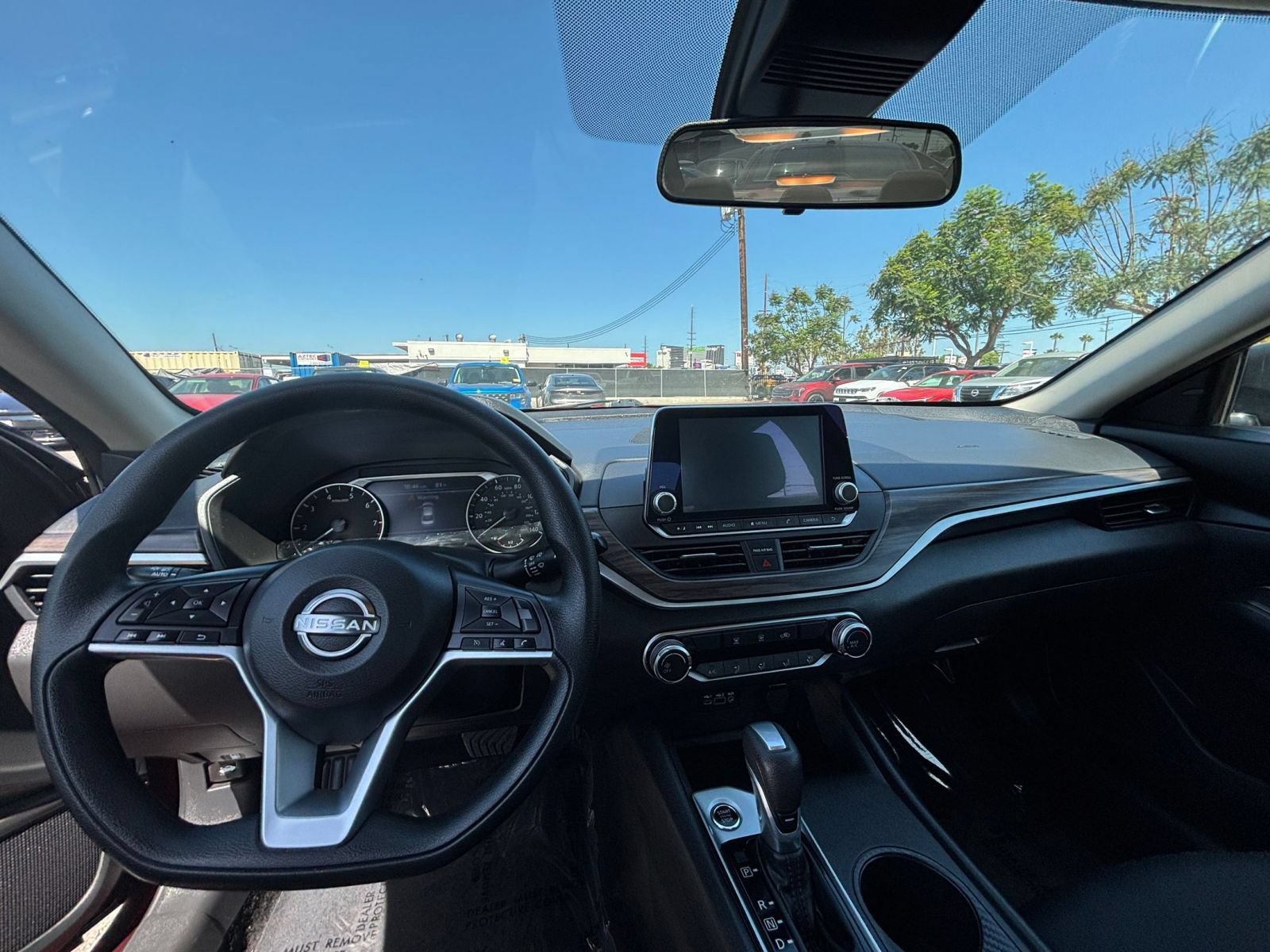 Used 2025 Nissan Altima 2.5 SV FWD image 34