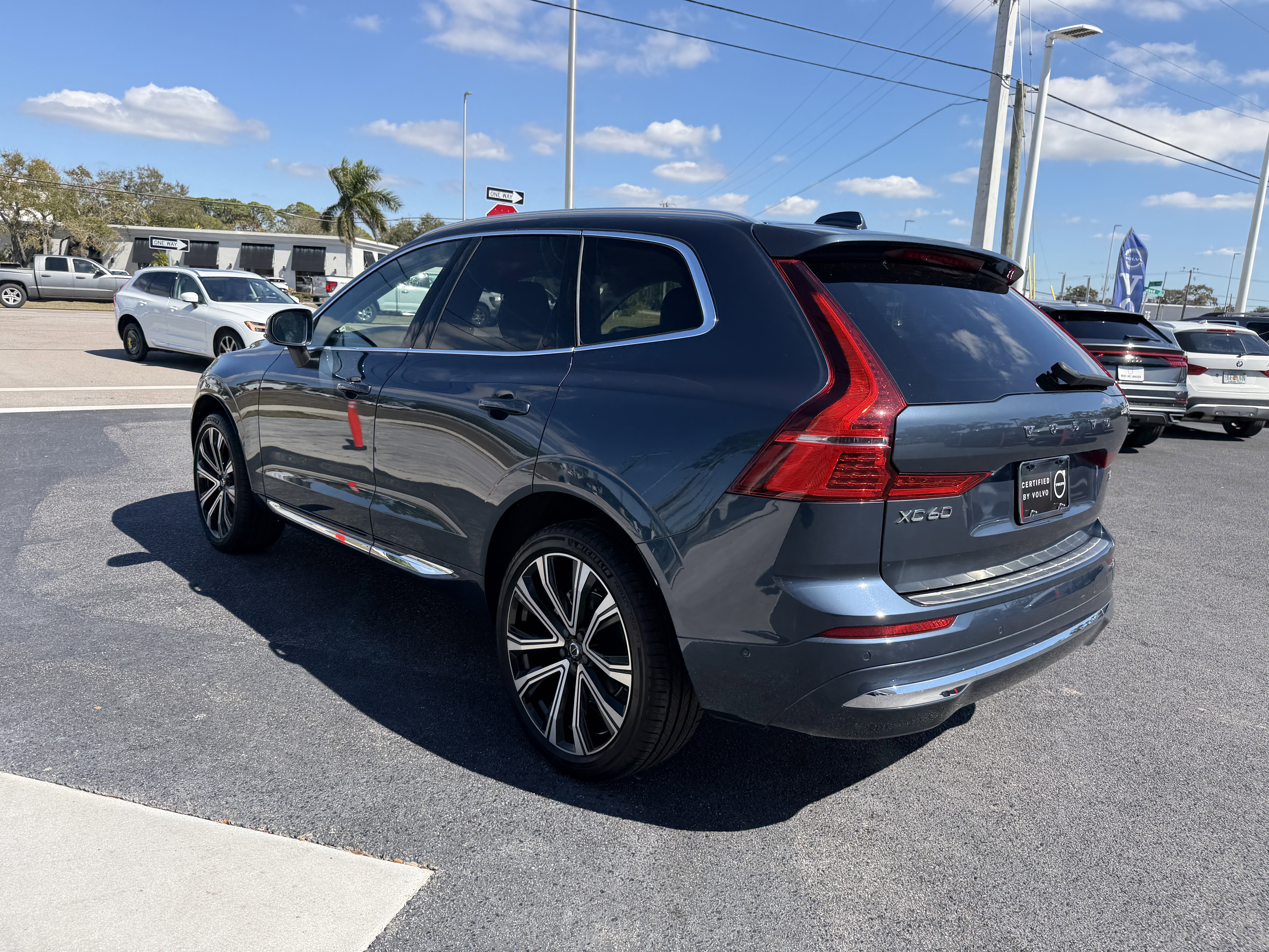 Certified 2023 Volvo XC60 B5 Ultimate w/ Protection Package Premier image 5