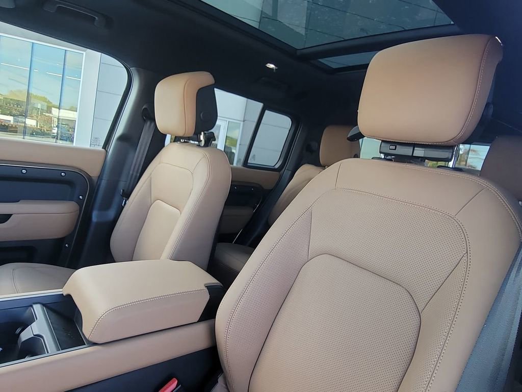 New 2026 Land Rover Defender 130 X-Dynamic SE image 25