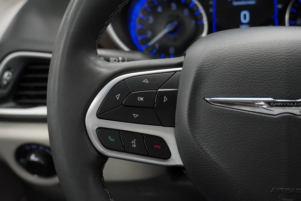 Used 2023 Chrysler Voyager LX image 32