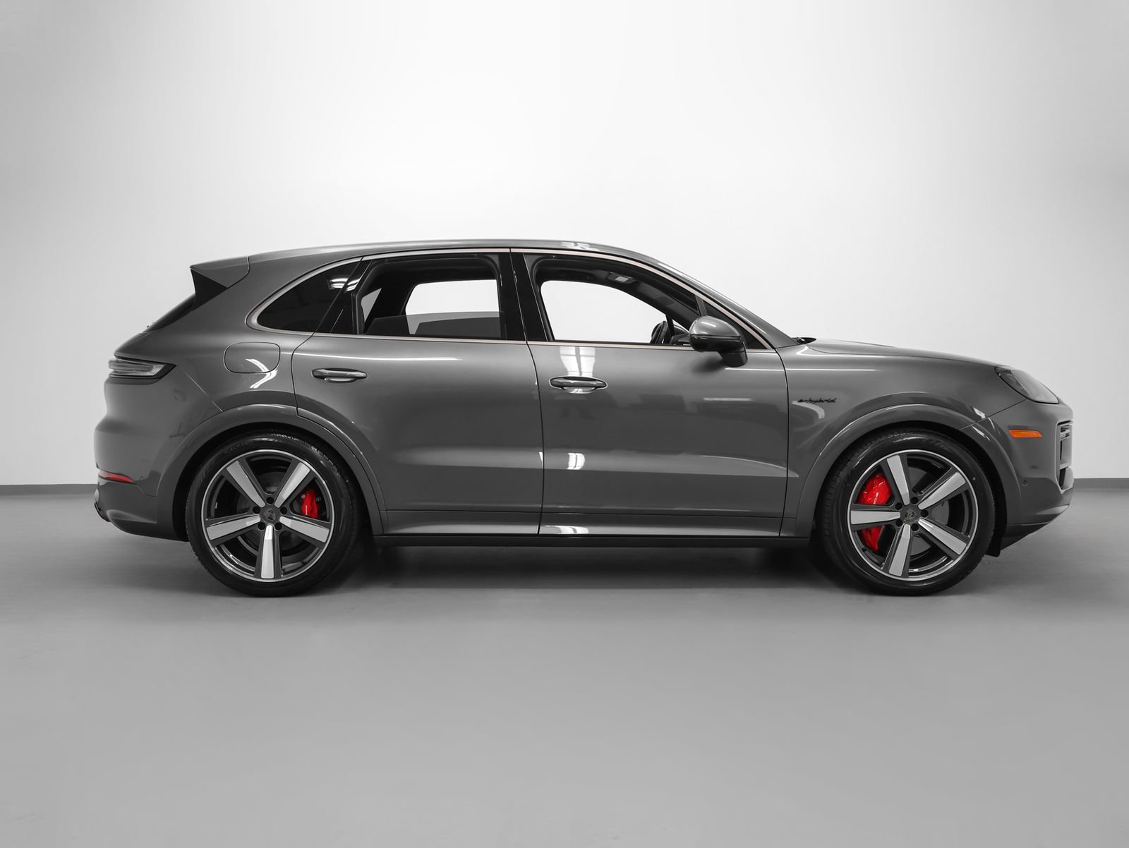 Used 2025 Porsche Cayenne Turbo AWD/4WD image 13