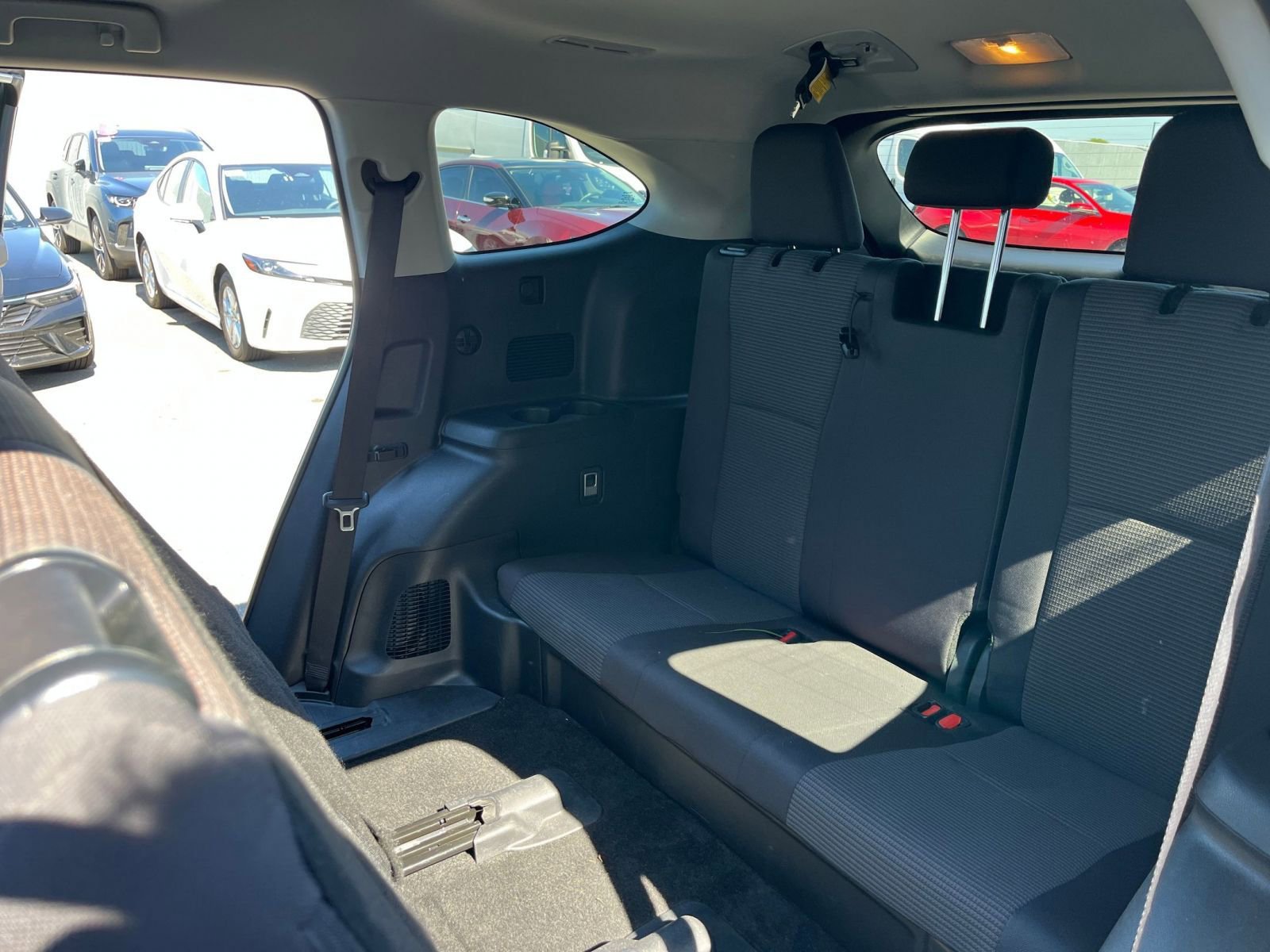 Used 2025 Toyota Highlander LE FWD image 30